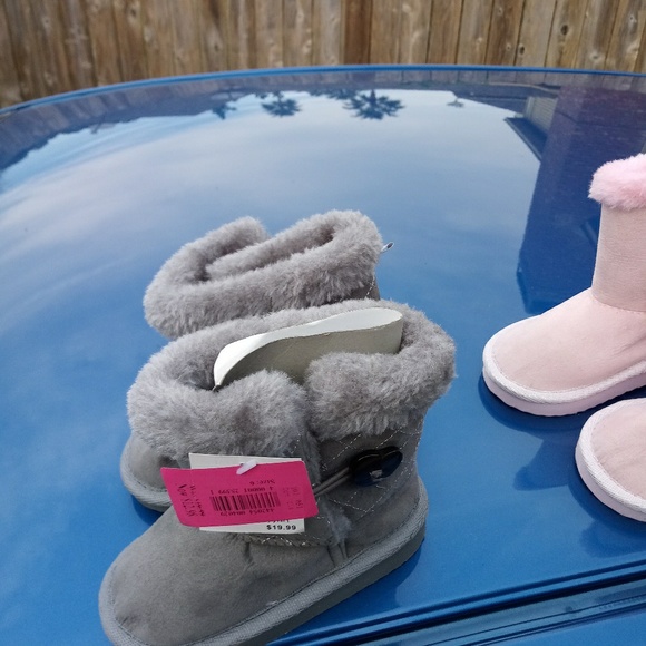 Boots - Picture 4 of 4